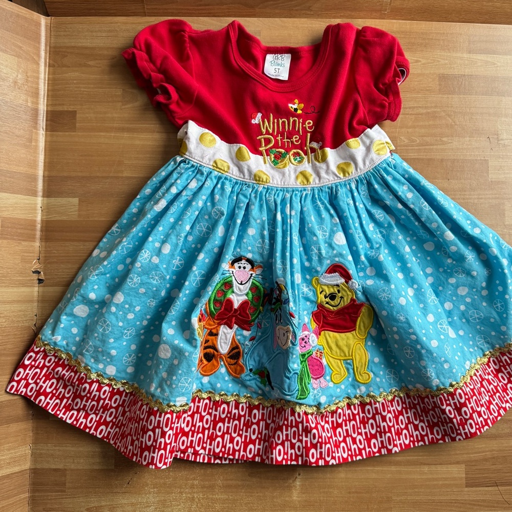 Winne the Pooh Christmas dress size 5 short sleeve